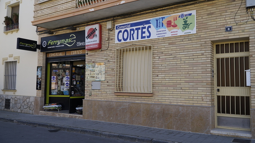 Fachada Comercial Cortés